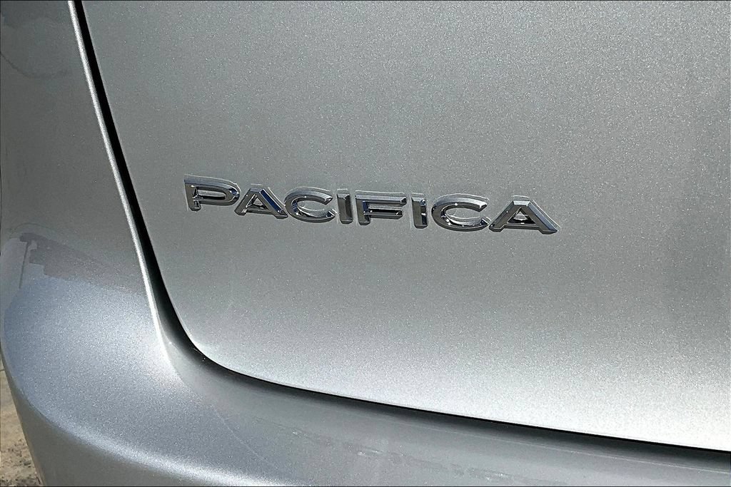 New 2026 Chrysler Pacifica Select FWD image 18