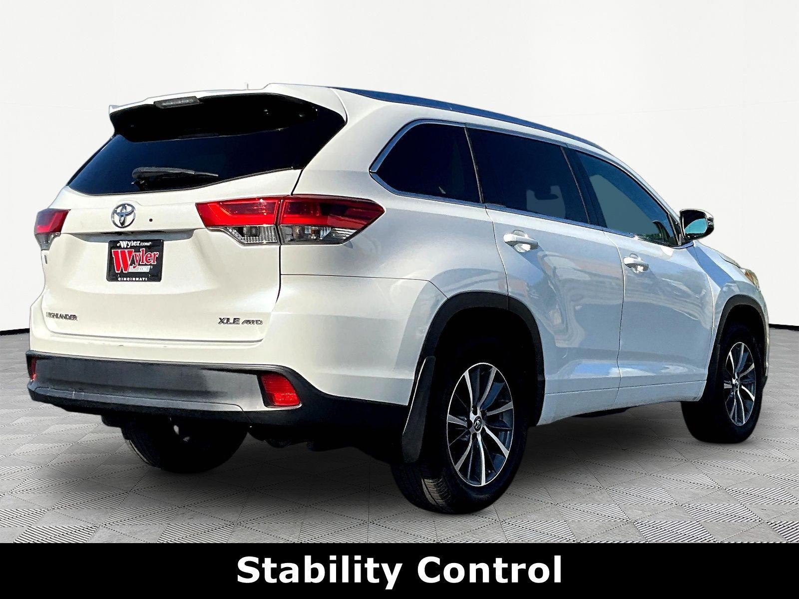 Used 2018 Toyota Highlander XLE AWD/4WD image 6