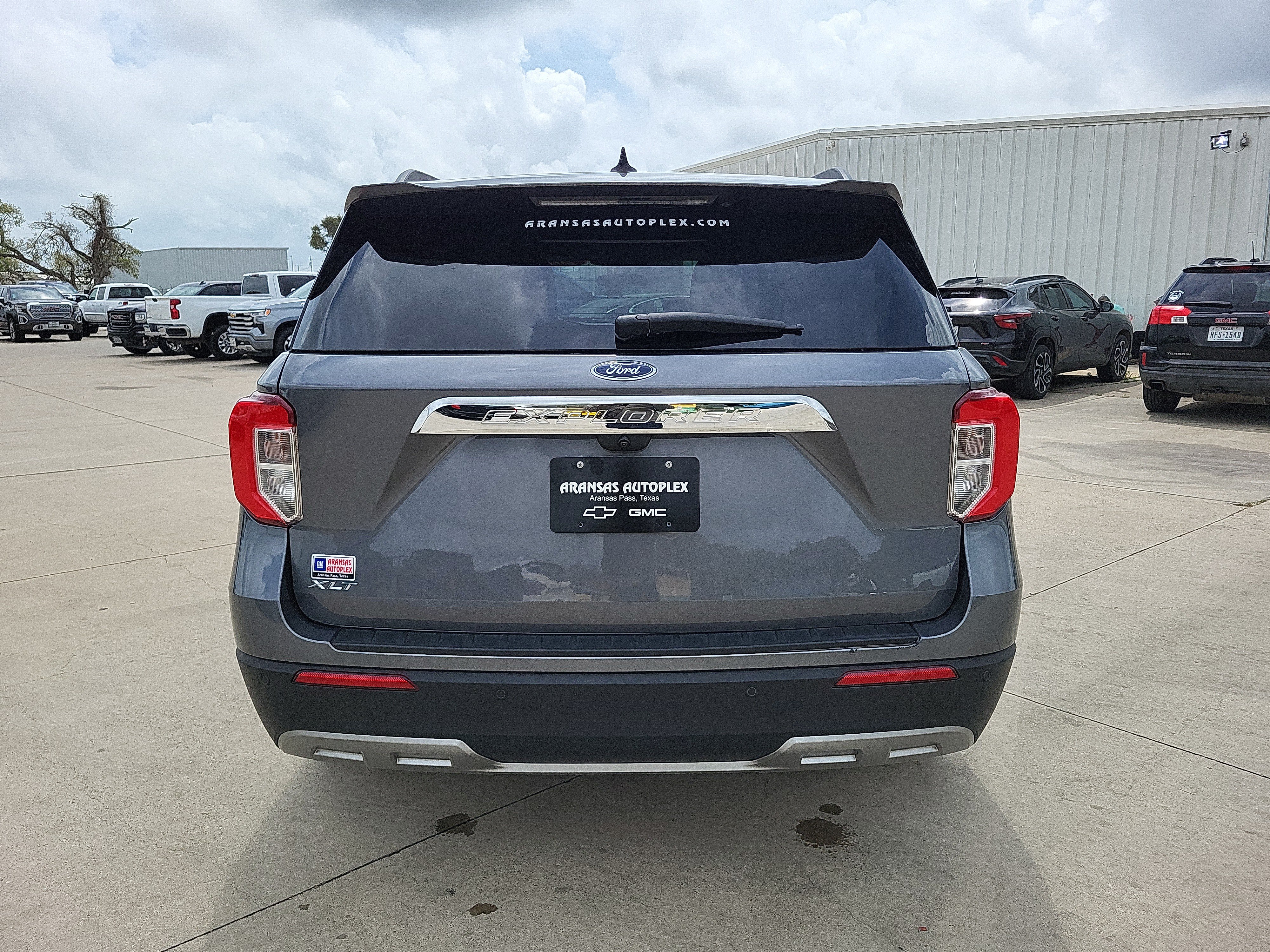 Used 2024 Ford Explorer XLT w/ Equipment Group 202A RWD image 6