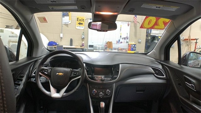 Used 2020 Chevrolet Trax LT w/ LT Convenience Package image 18