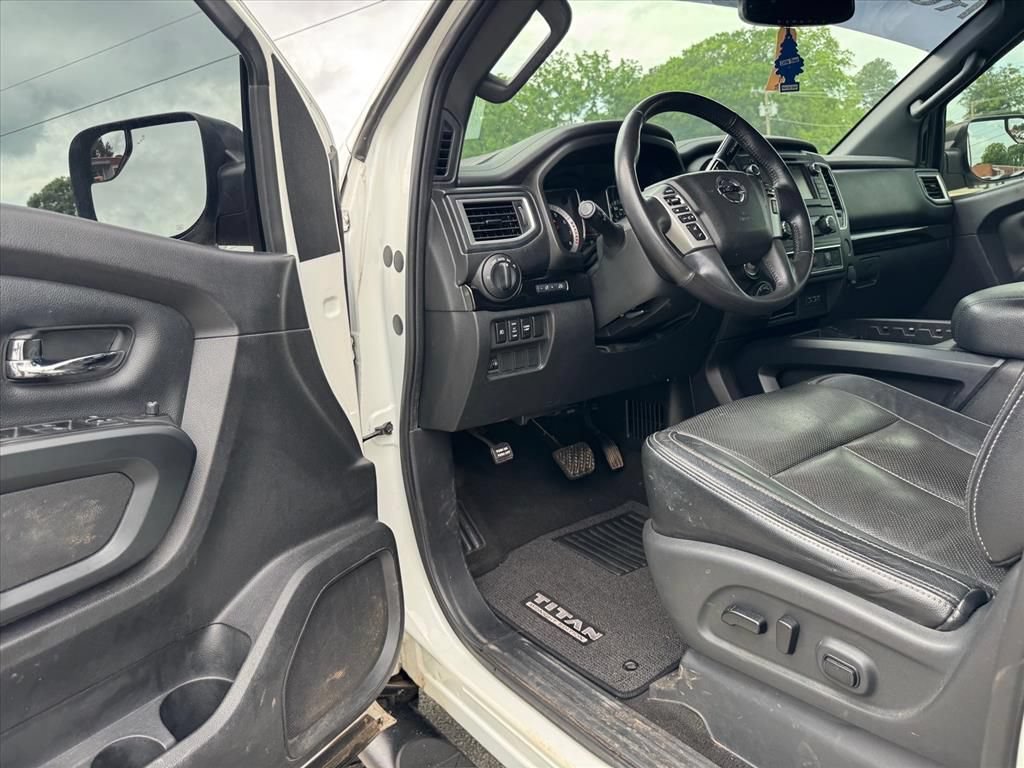 Used 2019 Nissan Titan SV w/ SV Convenience Package AWD/4WD image 15
