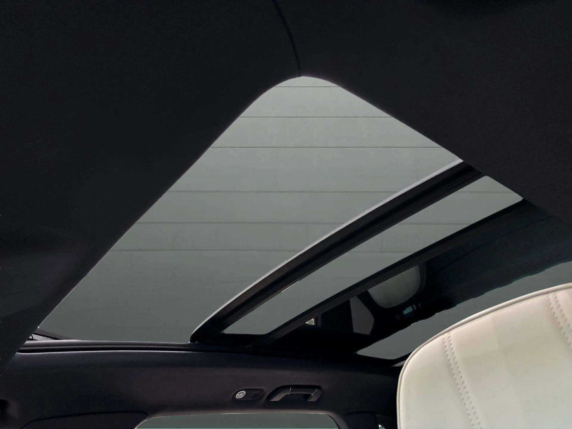 Used 2024 Bentley Bentayga Extended Wheelbase image 21