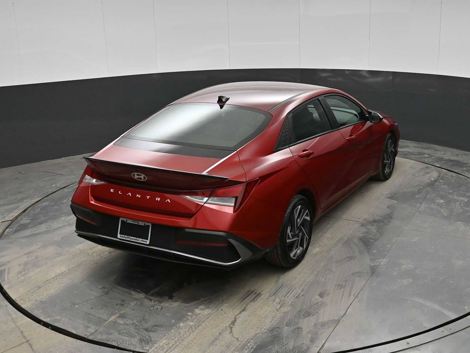 Certified 2025 Hyundai Elantra Sport image 27