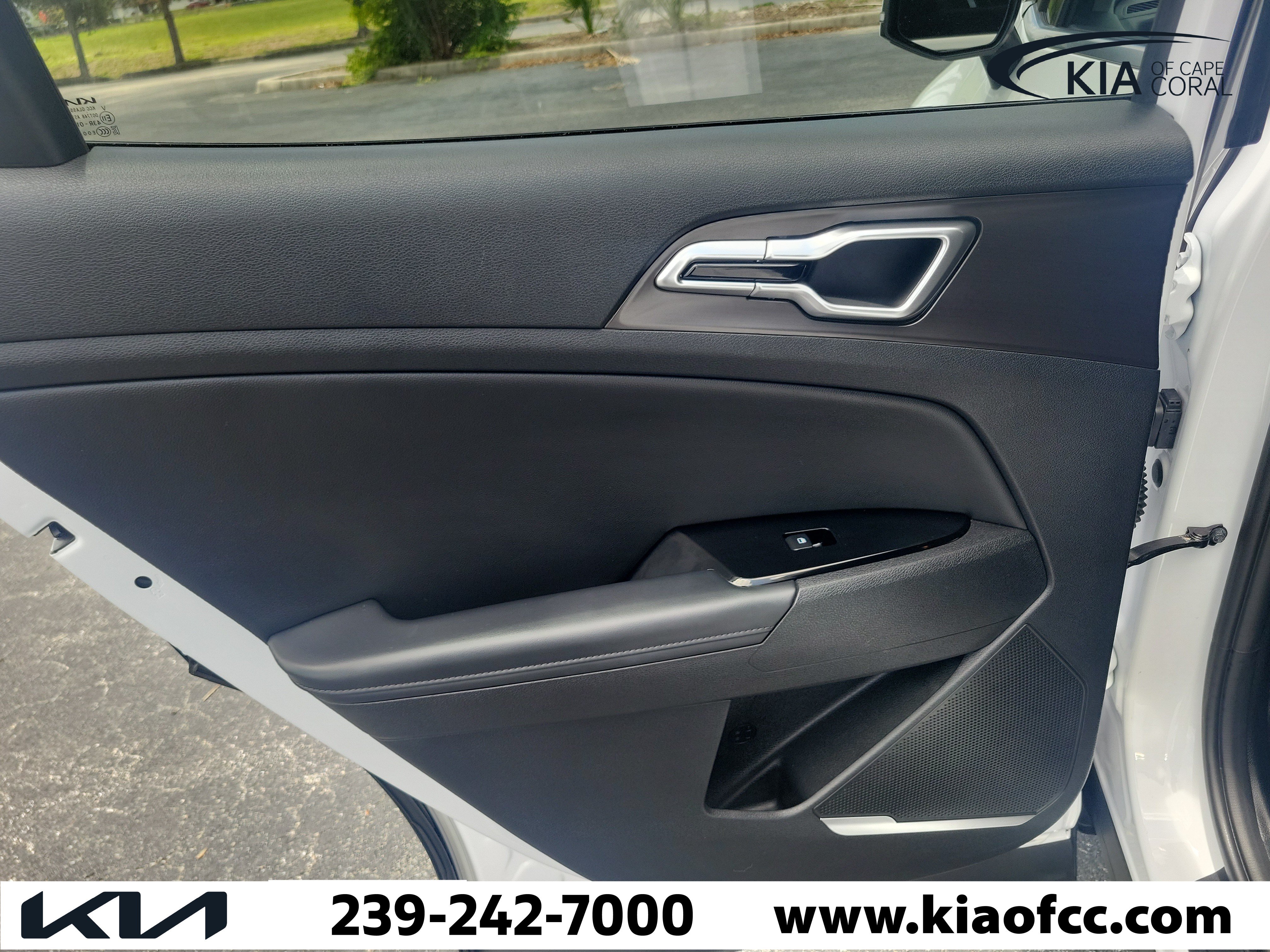 Certified 2025 Kia Sportage EX FWD image 12