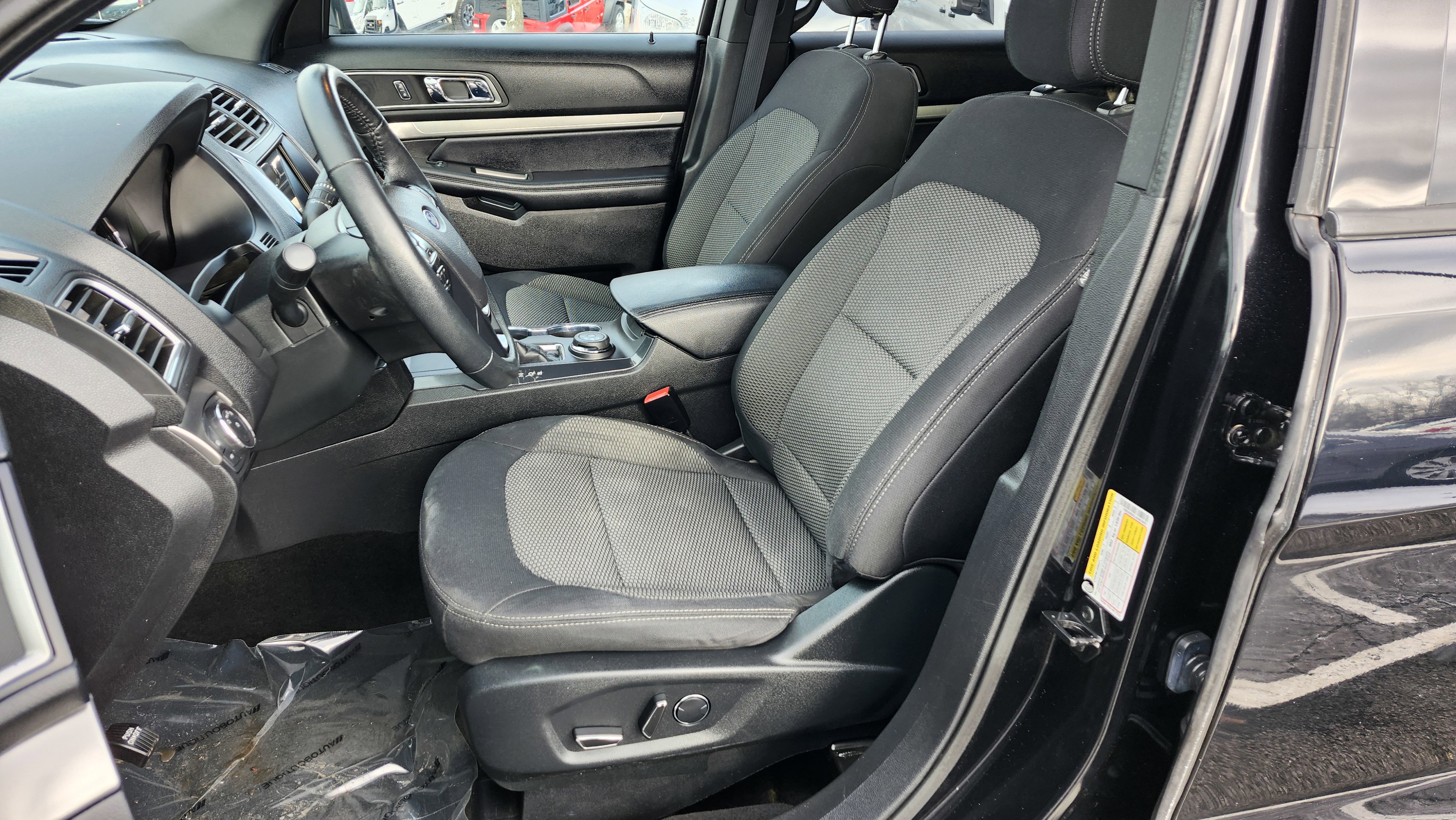 Used 2018 Ford Explorer XLT w/ Equipment Group 201A image 25