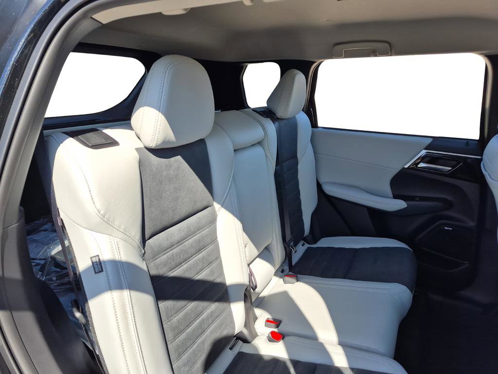 New 2026 Mitsubishi Outlander SE FWD image 30