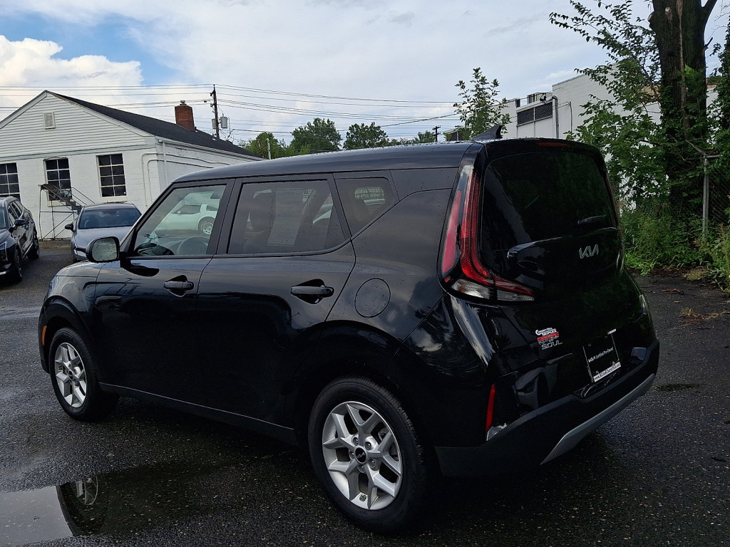 Used 2025 Kia Soul LX w/ LX Technology Package FWD image 3