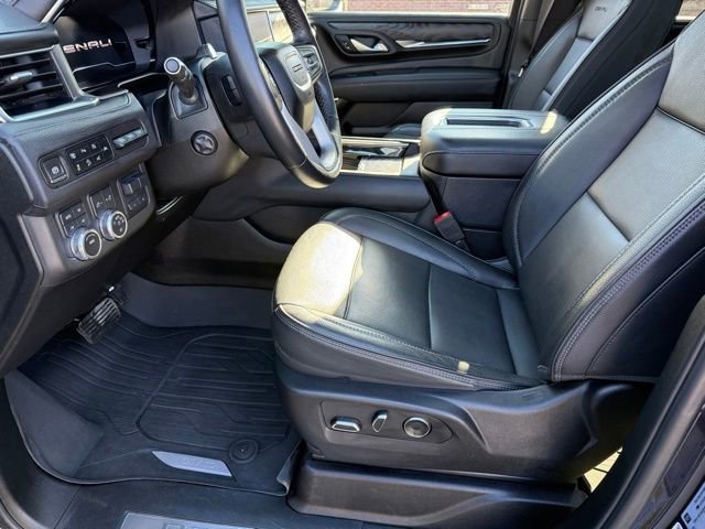 Used 2024 GMC Yukon XL Denali w/ Advanced Technology Package image 17