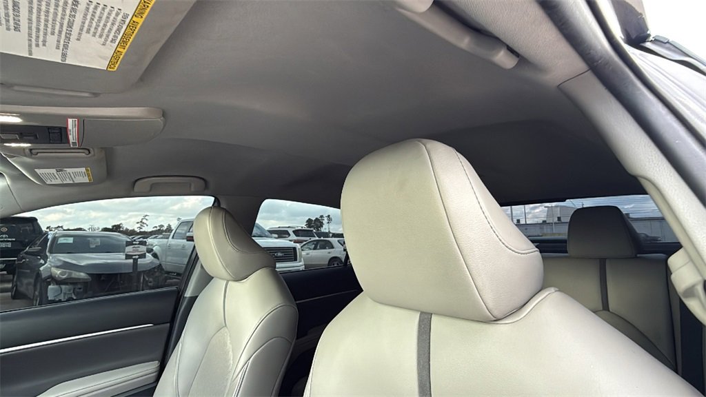 Used 2023 Toyota Camry XLE image 15