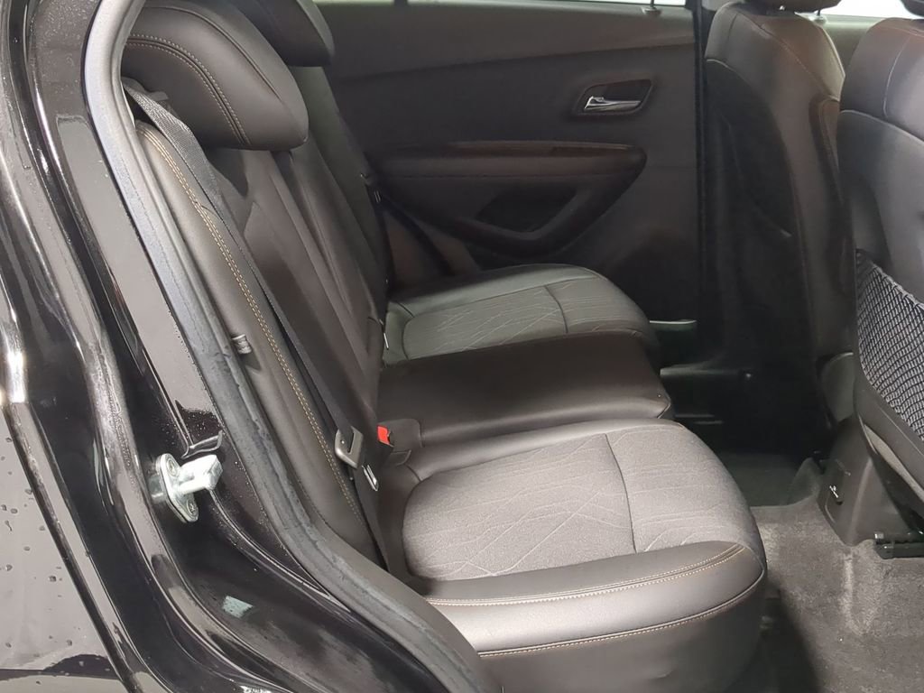 Used 2020 Chevrolet Trax LT w/ LT Convenience Package image 24