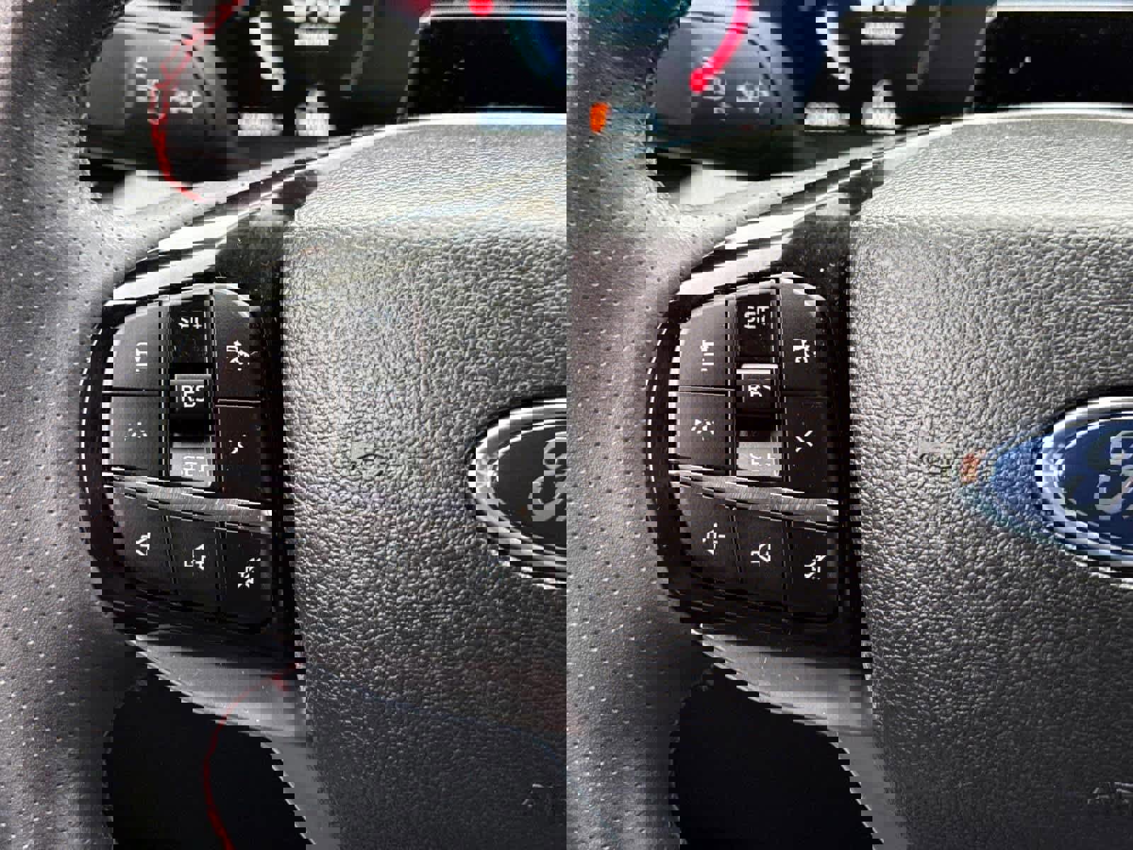 Used 2025 Ford Explorer ST-Line w/ ST-Line Street Pack image 21