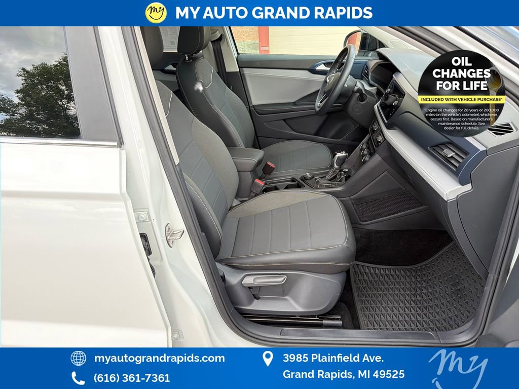 Used 2024 Volkswagen Taos SE w/ Panoramic Sunroof Package AWD/4WD image 25