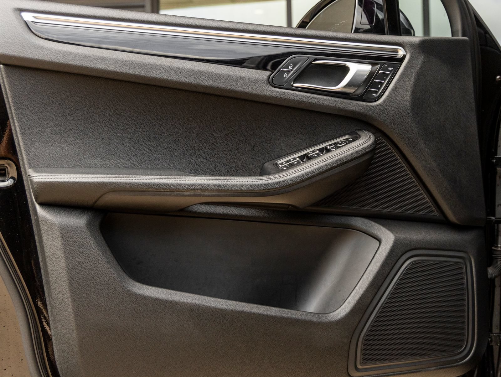 Certified 2023 Porsche Macan AWD/4WD image 20