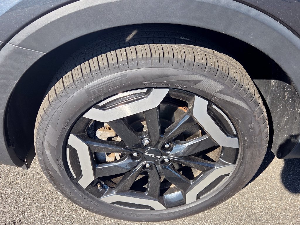 Used 2024 Kia Telluride EX w/ EX Captain's Chair Package AWD/4WD image 9