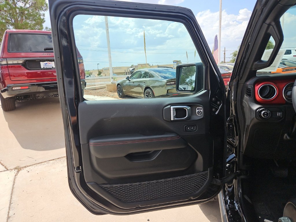 Used 2023 Jeep Gladiator Rubicon w/ Trailer Tow Package AWD/4WD image 12
