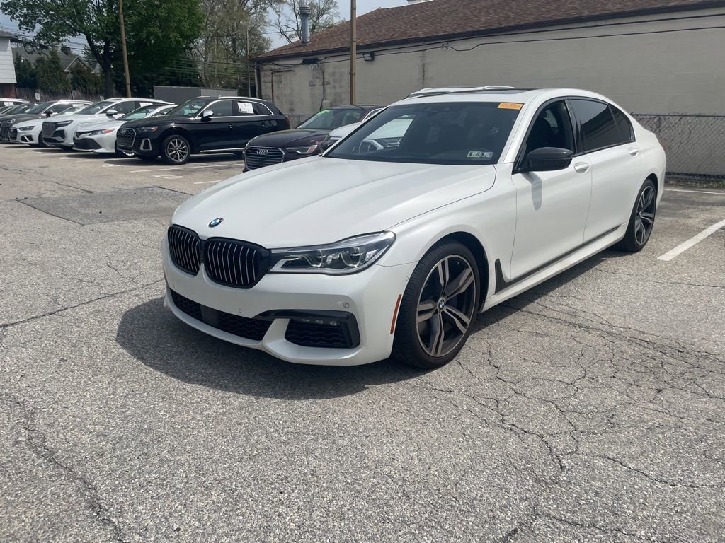 Used 2018 BMW 750i xDrive image 2