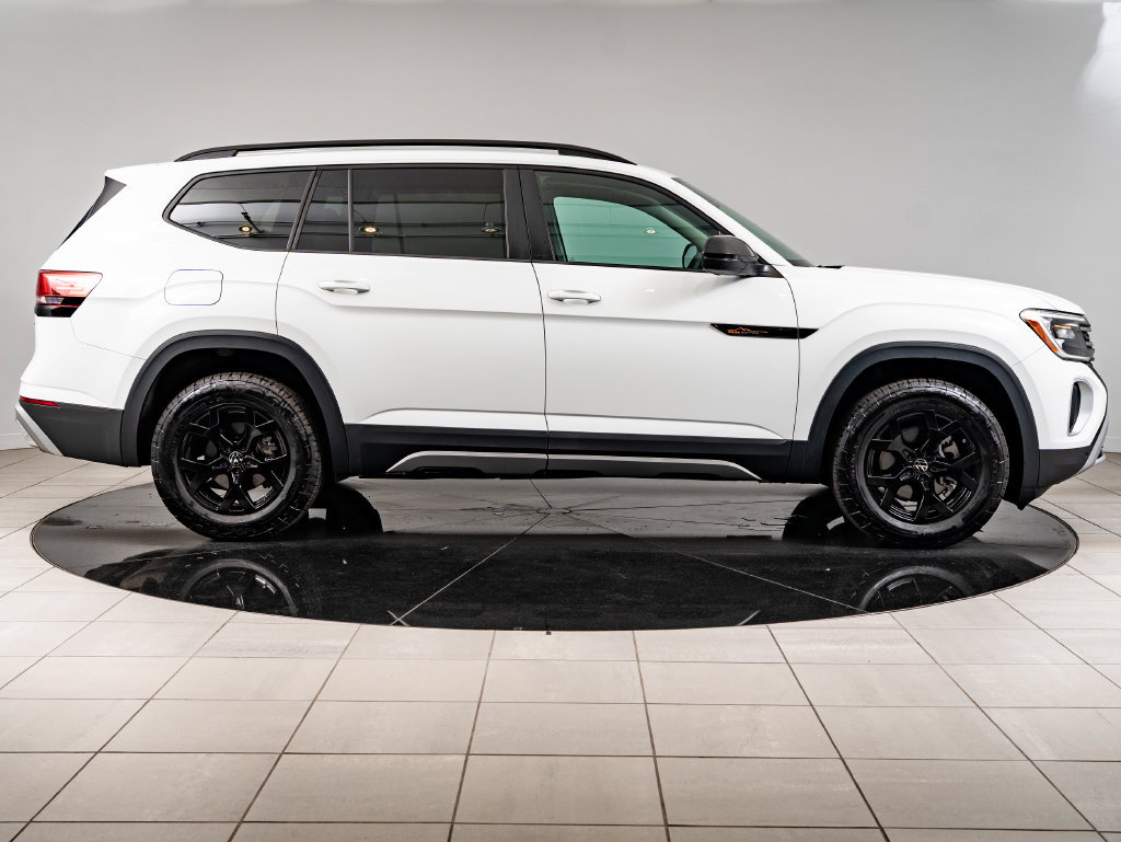 Used 2025 Volkswagen Atlas Peak Edition SE AWD/4WD image 11