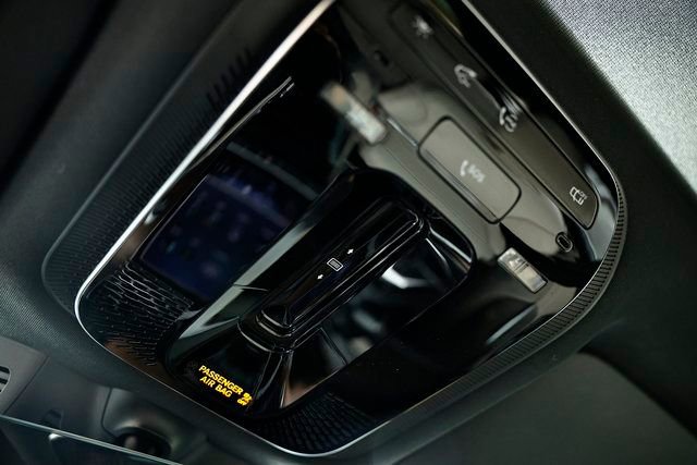 Used 2024 Mercedes-Benz GLC 300 4MATIC image 40