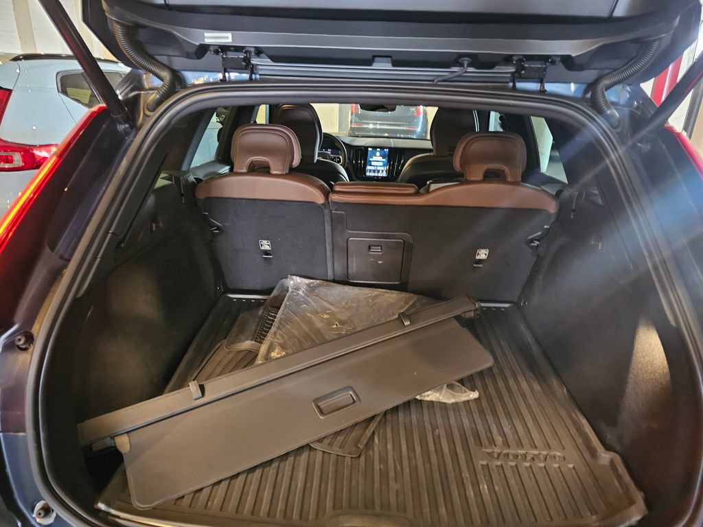 Certified 2024 Volvo XC60 B5 Plus w/ Climate Package AWD/4WD image 7