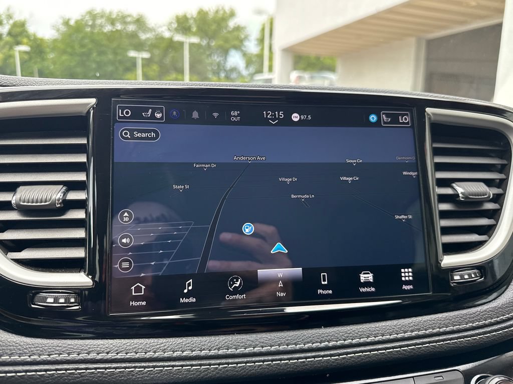 Used 2024 Chrysler Pacifica Limited FWD image 19
