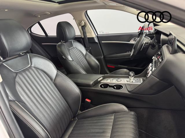 Used 2022 Genesis G70 2.0T w/ Prestige Package RWD image 30