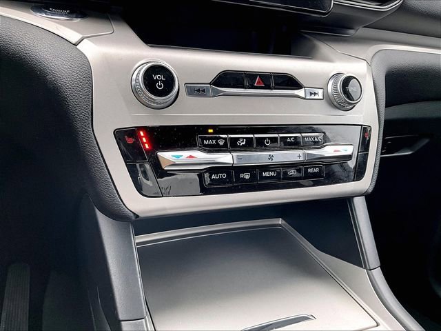 Used 2023 Ford Explorer XLT image 24