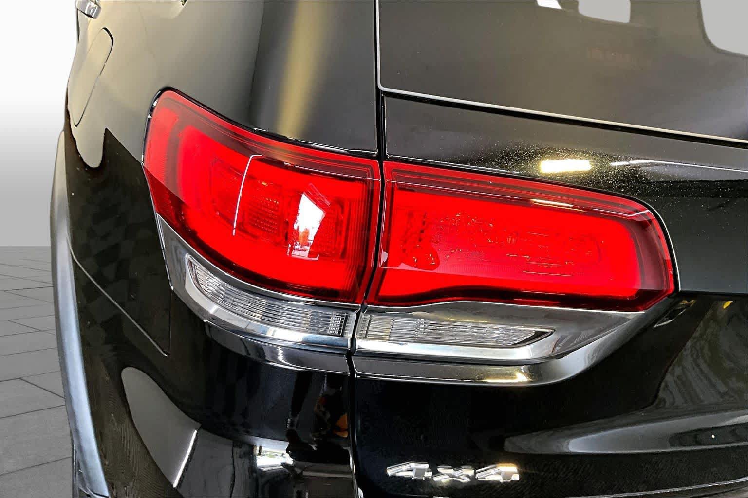 Used 2020 Jeep Grand Cherokee Limited AWD/4WD image 28