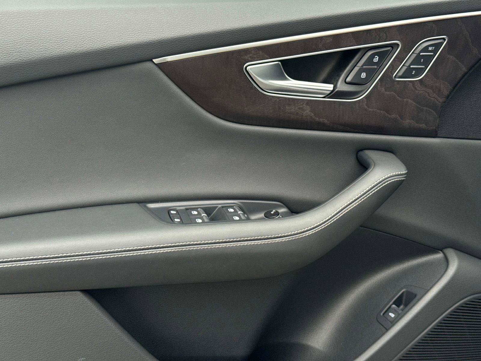 Used 2023 Audi Q8 Prestige image 18