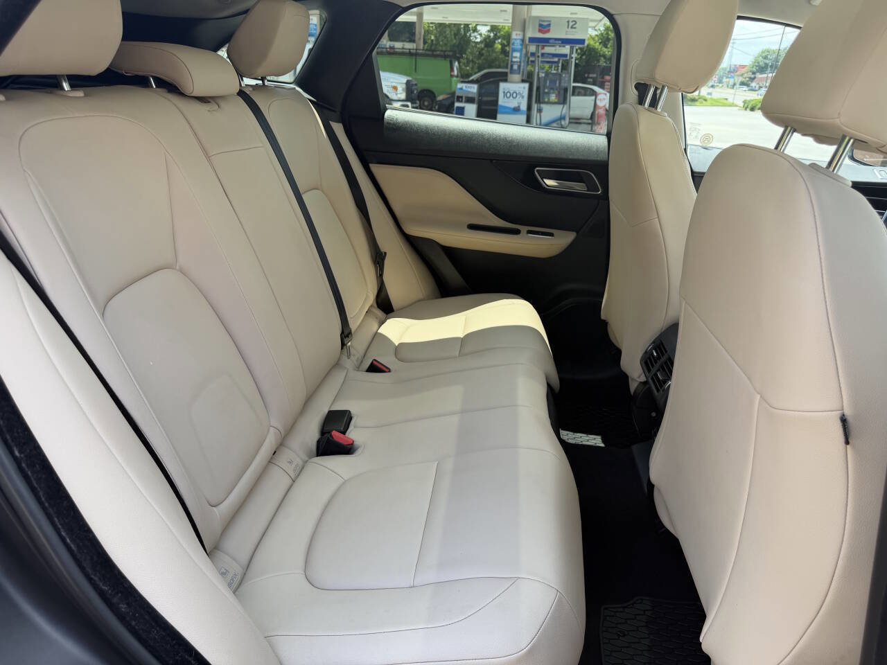 Used 2017 Jaguar F-PACE Premium AWD/4WD image 9