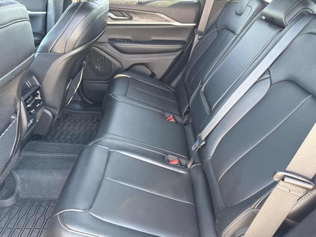Used 2024 Jeep Grand Cherokee Limited w/ Luxury Tech Group II AWD/4WD image 14