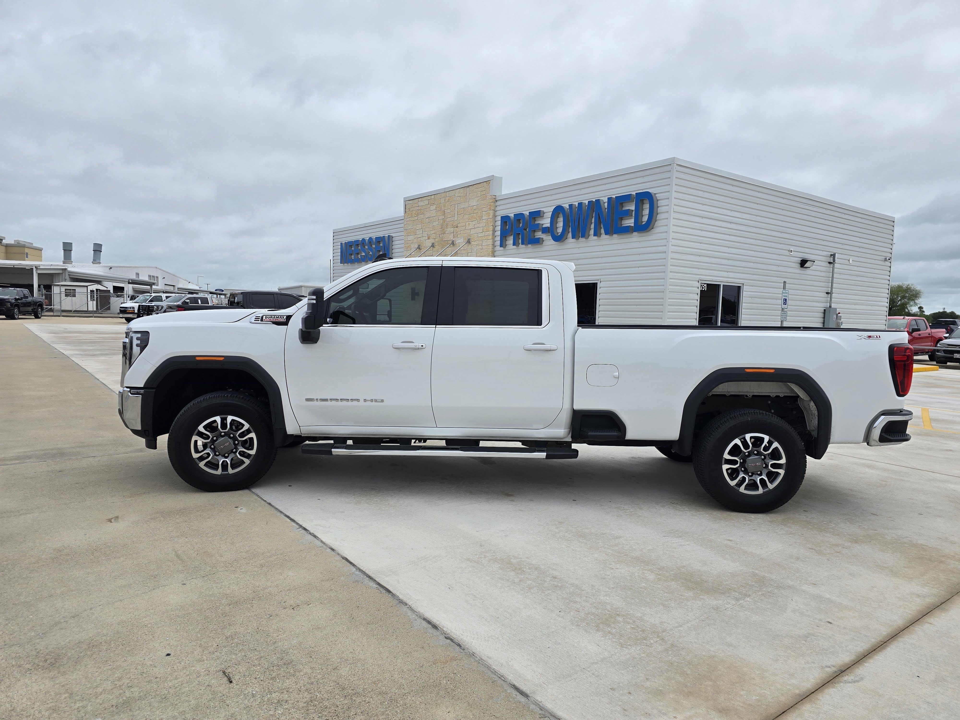 Used 2025 GMC Sierra 3500 SLE w/ SLE Convenience Package AWD/4WD image 5