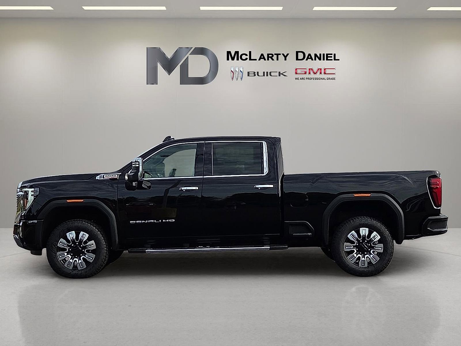 Used 2025 GMC Sierra 2500 Denali w/ Denali Reserve Package image 3