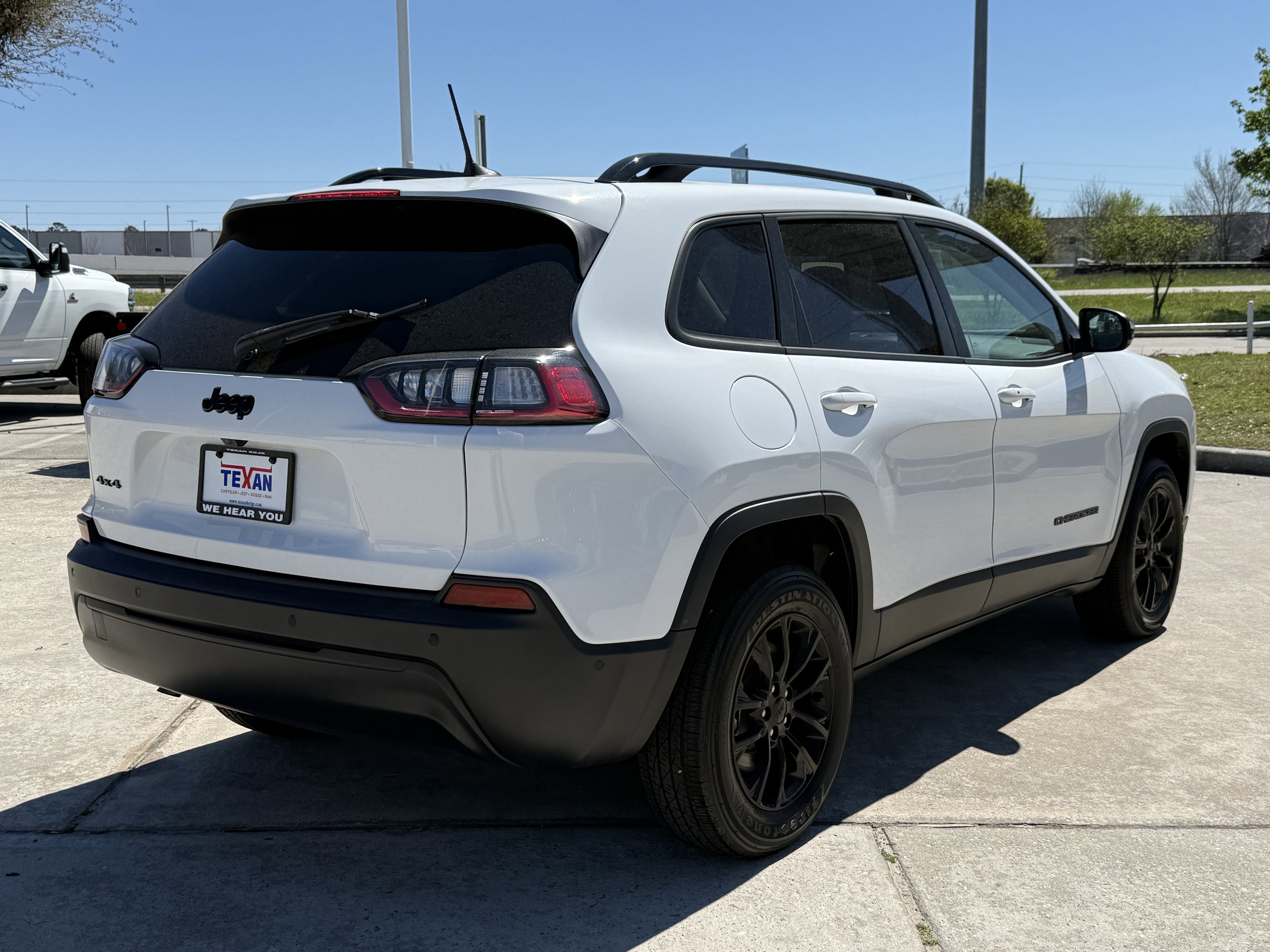 Used 2023 Jeep Cherokee Altitude Lux image 5