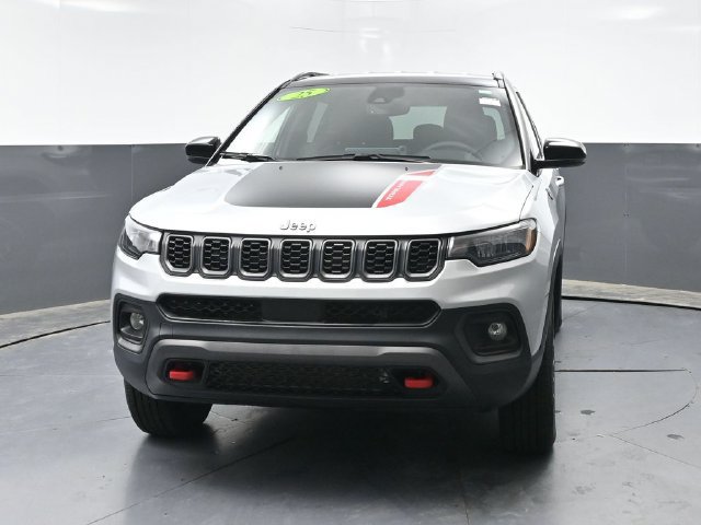 Used 2025 Jeep Compass Trailhawk AWD/4WD image 8