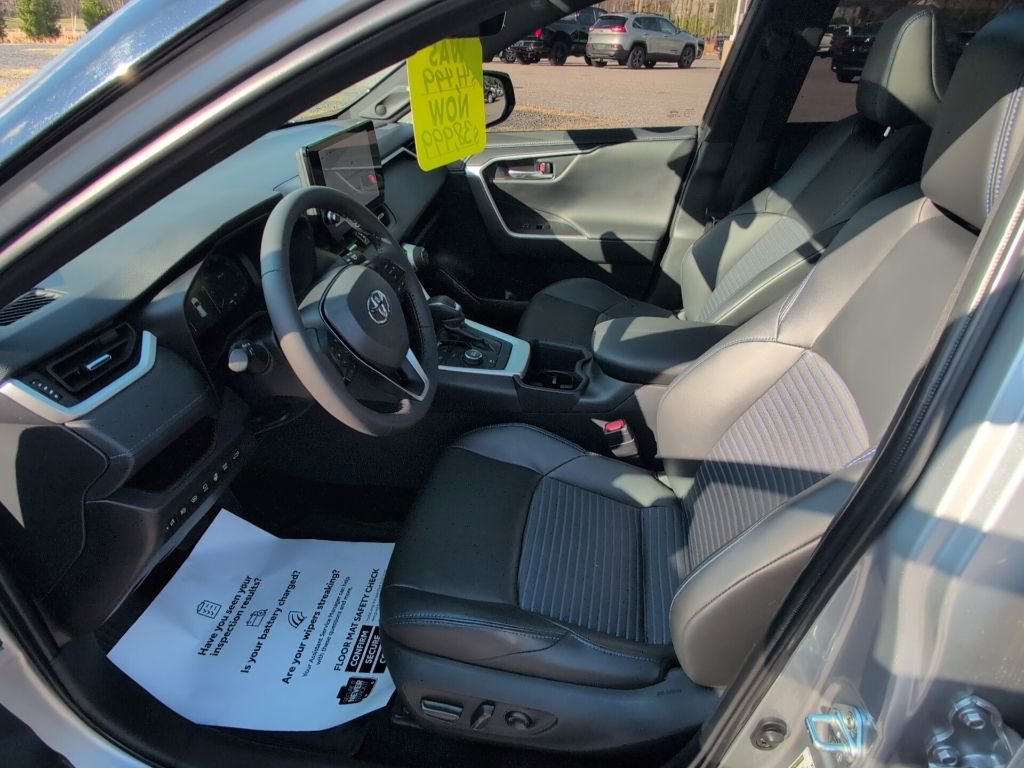 Used 2024 Toyota RAV4 XSE w/ Advanced Technology Package AWD/4WD image 18