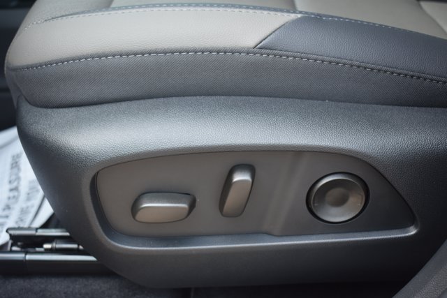 New 2027 Chevrolet Equinox LT w/ Convenience Package II FWD image 13