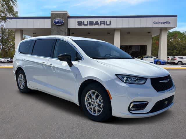 Used 2024 Chrysler Pacifica Touring-L FWD image 8