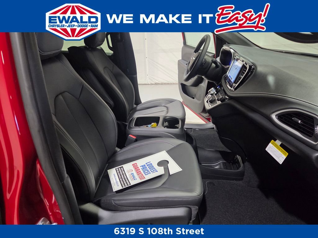 New 2026 Chrysler Pacifica Select image 8