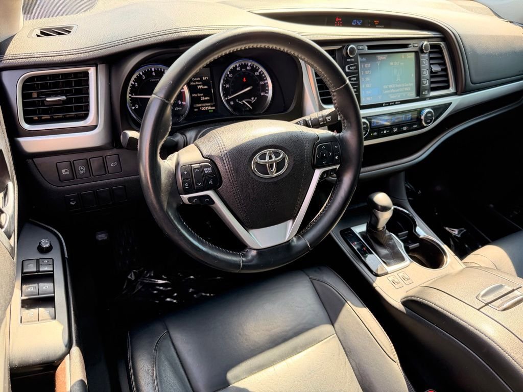 Used 2017 Toyota Highlander XLE FWD image 24