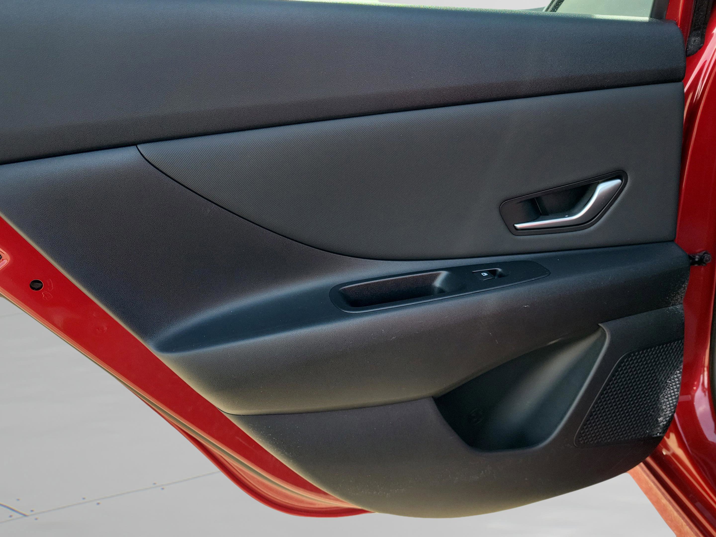 Certified 2024 Hyundai Elantra Limited image 27