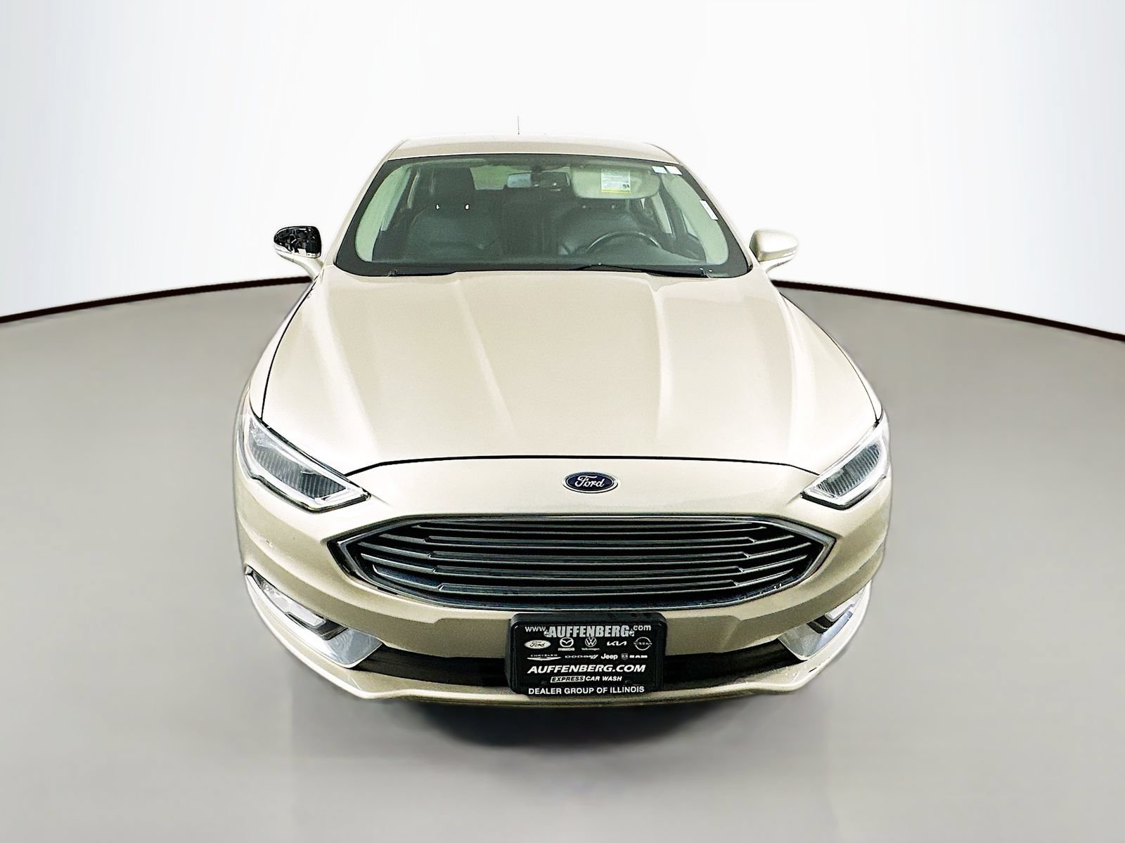 Used 2017 Ford Fusion SE w/ Fusion SE Technology Package FWD image 2