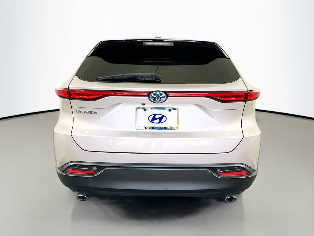 Used 2023 Toyota Venza LE image 6