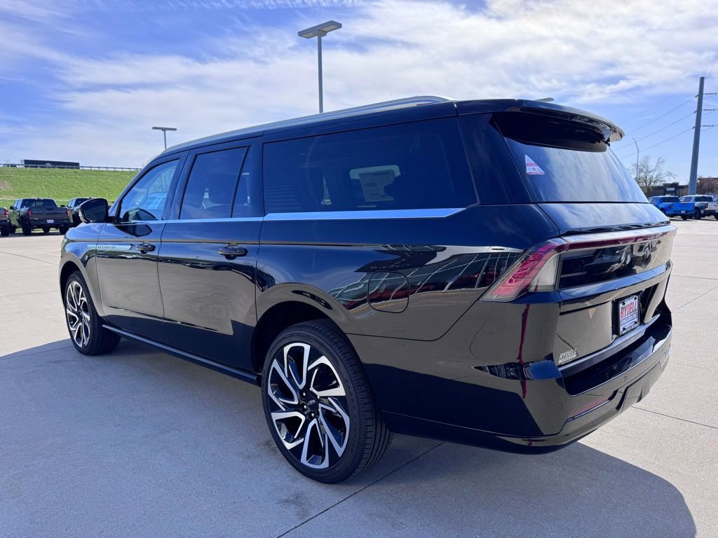 New 2026 Lincoln Navigator L Reserve AWD/4WD image 18