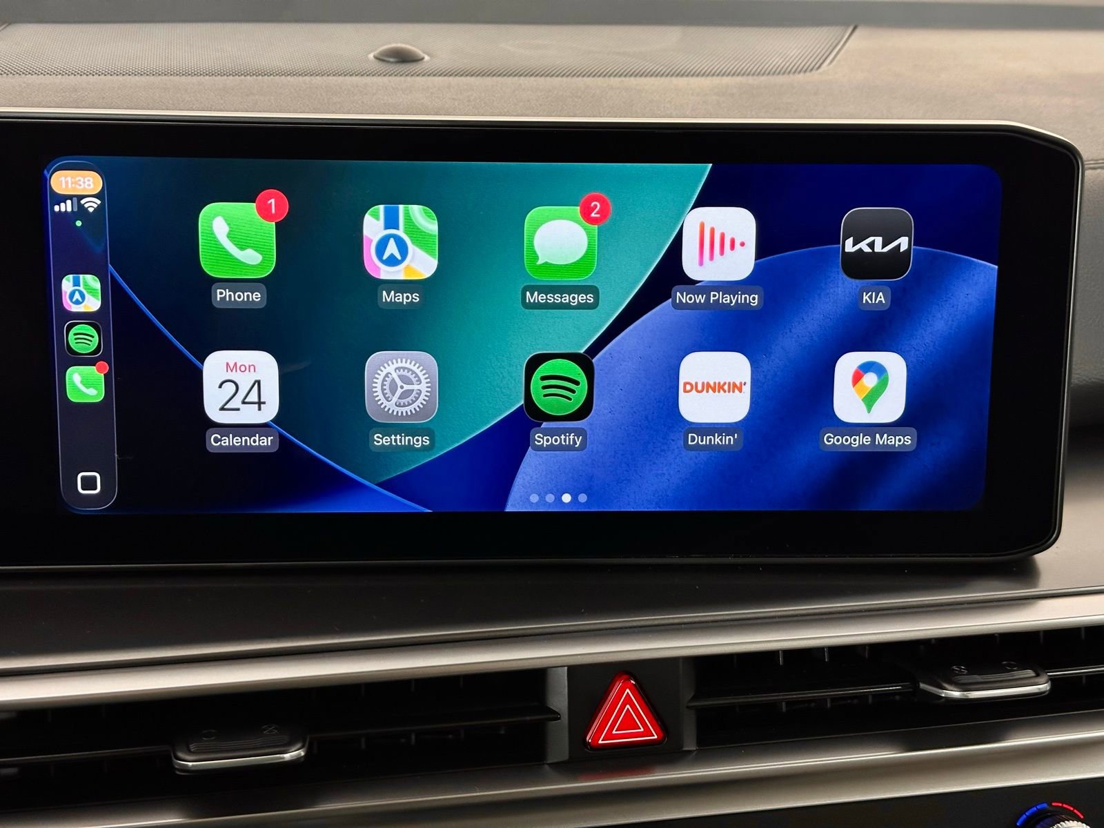 Used 2025 Kia Sorento EX w/ Panoramic Sunroof Package image 3