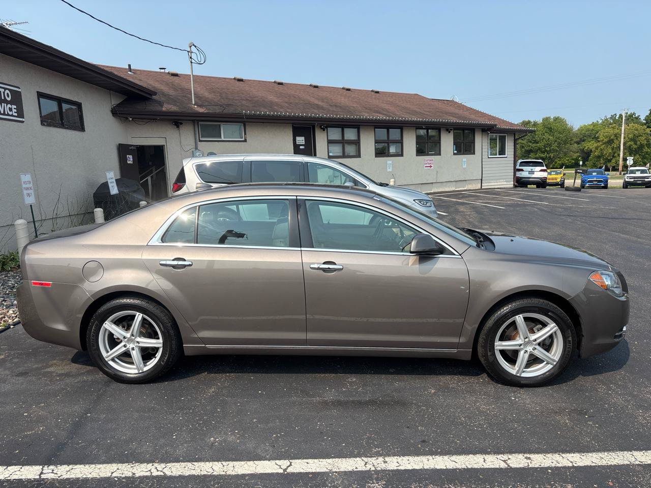 Used 2012 Chevrolet Malibu LTZ FWD image 2