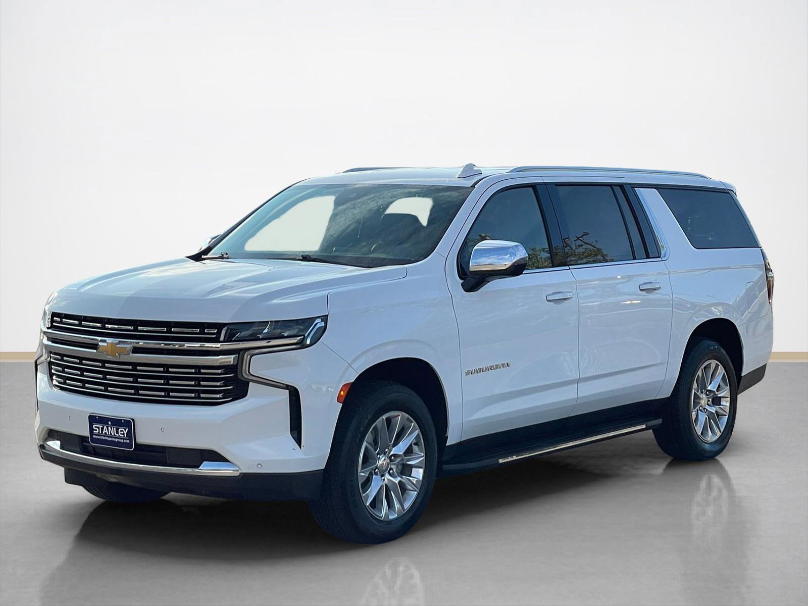 Used 2023 Chevrolet Suburban Premier image 3