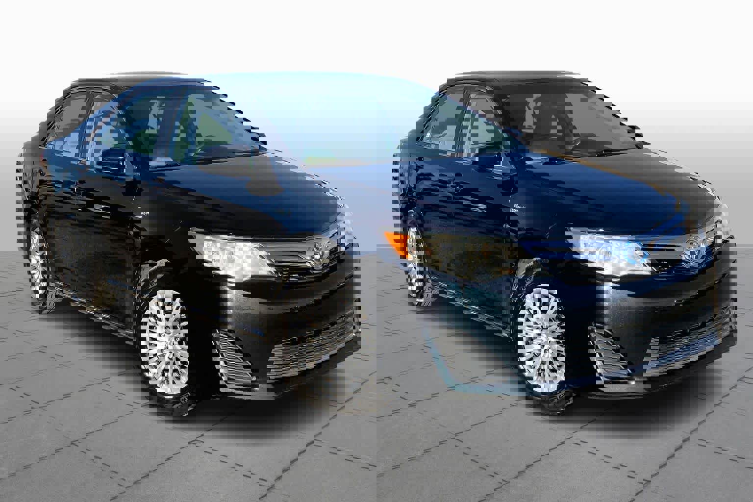 Used 2012 Toyota Camry LE image 2