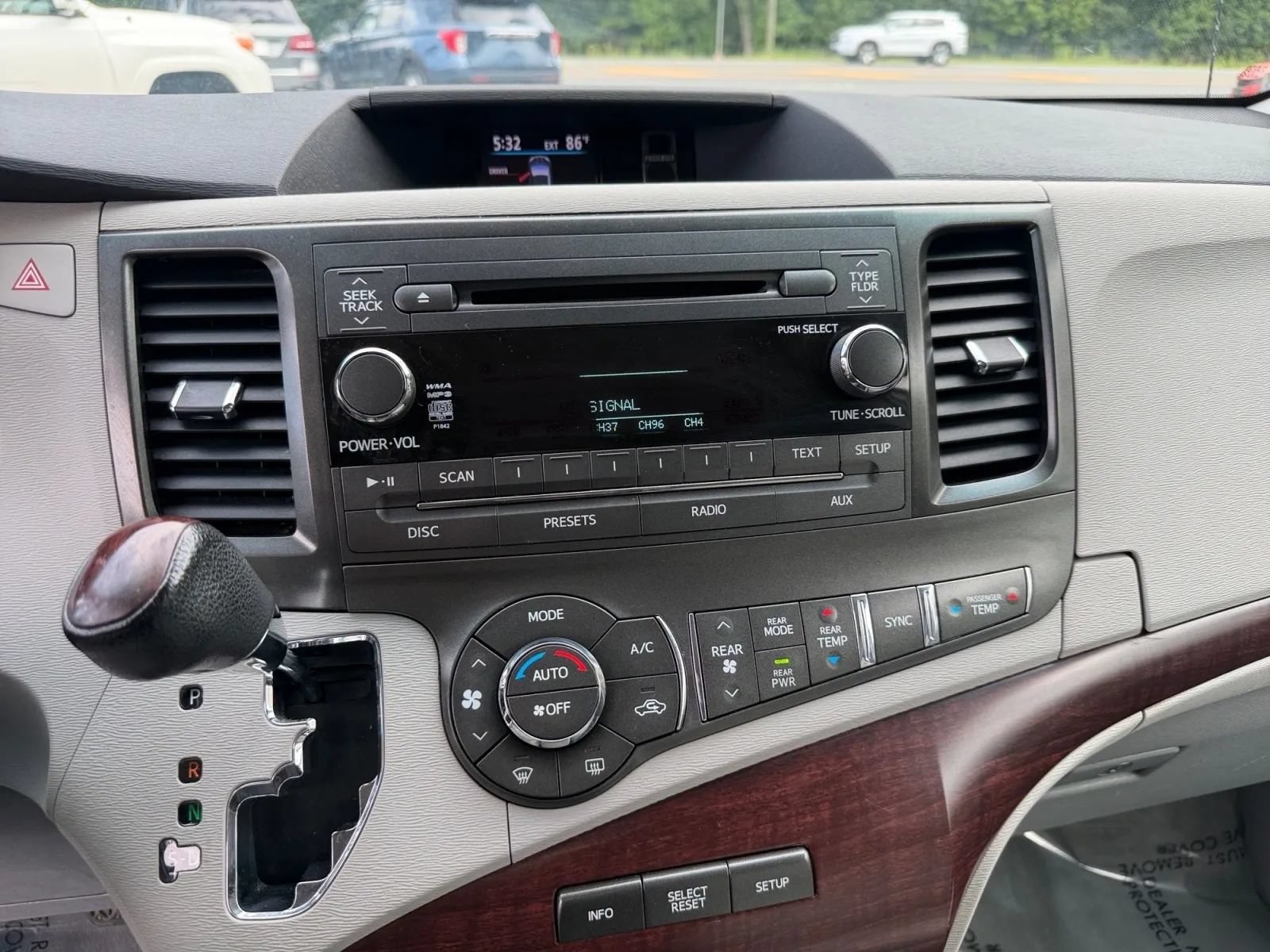 Used 2012 Toyota Sienna XLE w/ Entertainment Pkg FWD image 20