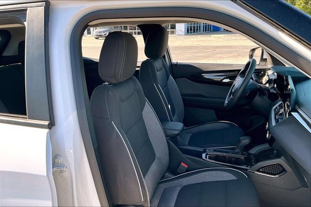 Used 2025 Chevrolet TrailBlazer LT AWD/4WD image 29