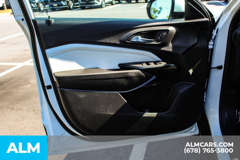 Used 2025 Chevrolet Trax LT FWD image 33